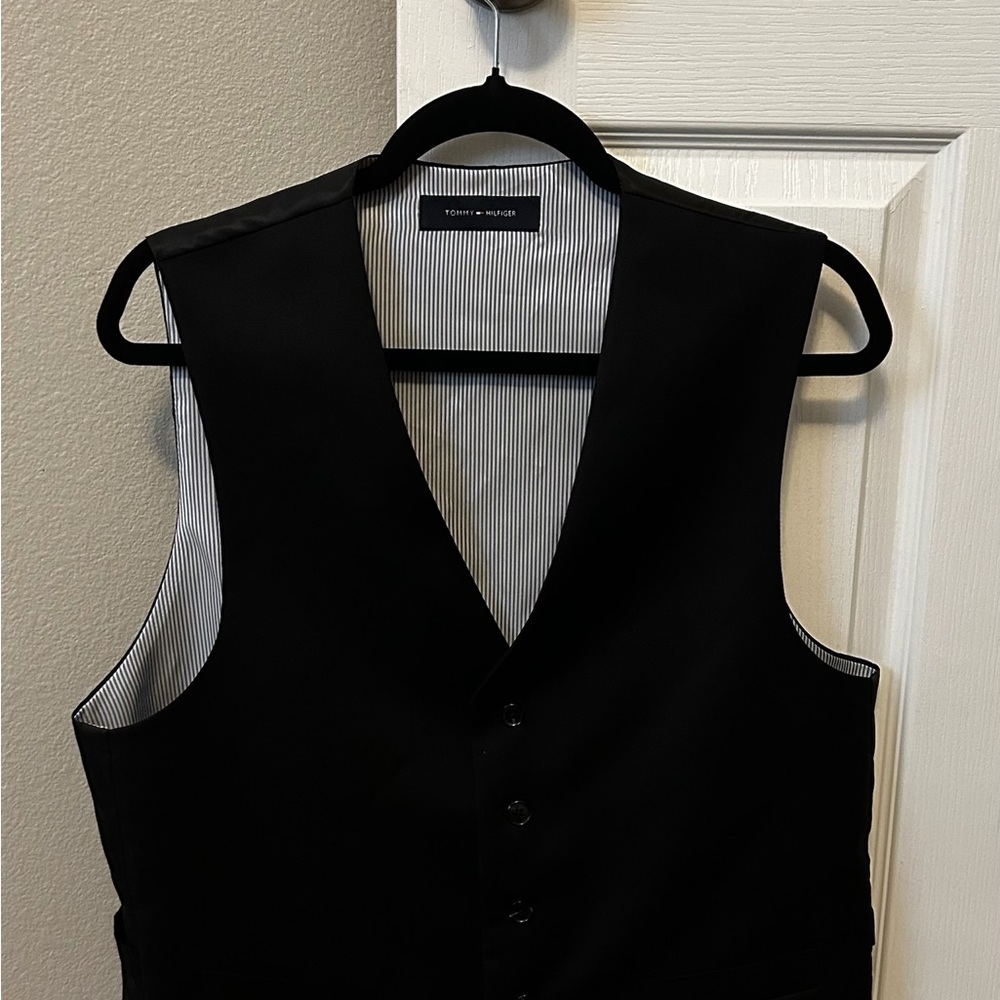 Tommy Hilfiger Men’s Hayes Black Wool Vest – Size Medium